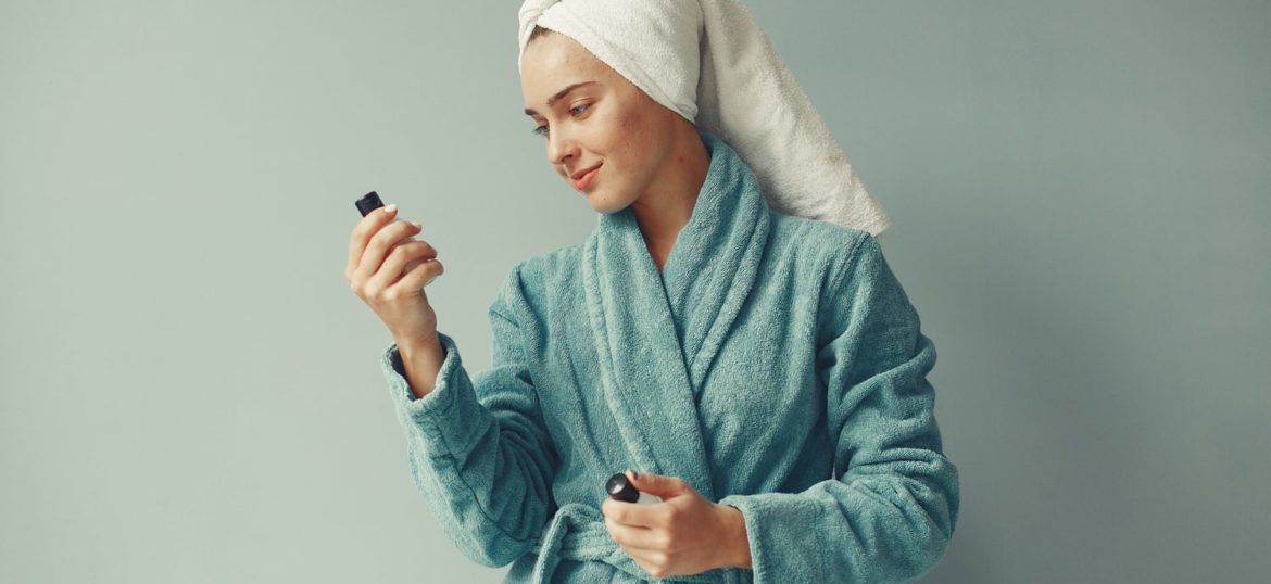 beautiful-girl-standing-with-cream-min beautiful-girl-standing-with-cream-min